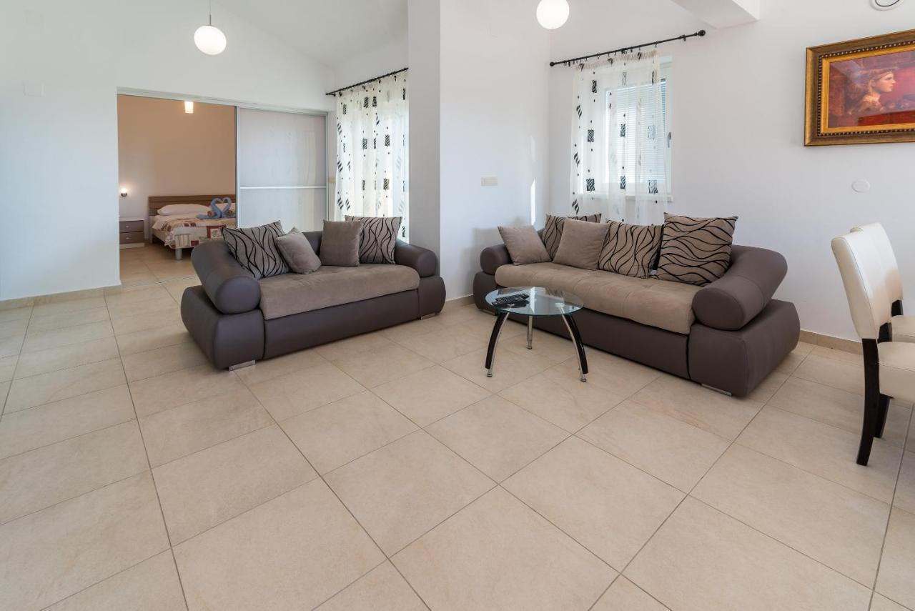 Apartments Salatić Krk Town Bagian luar foto